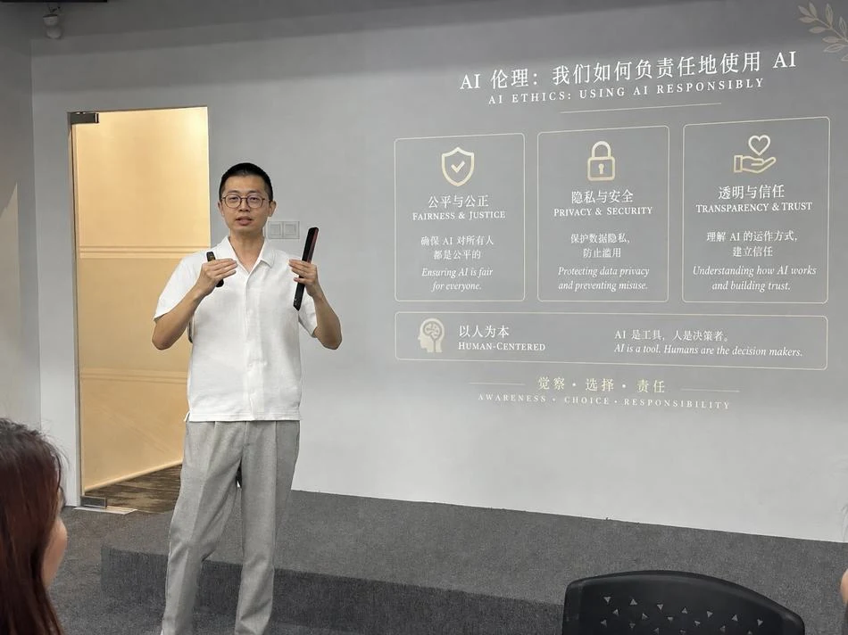 William presenting a bilingual AI session